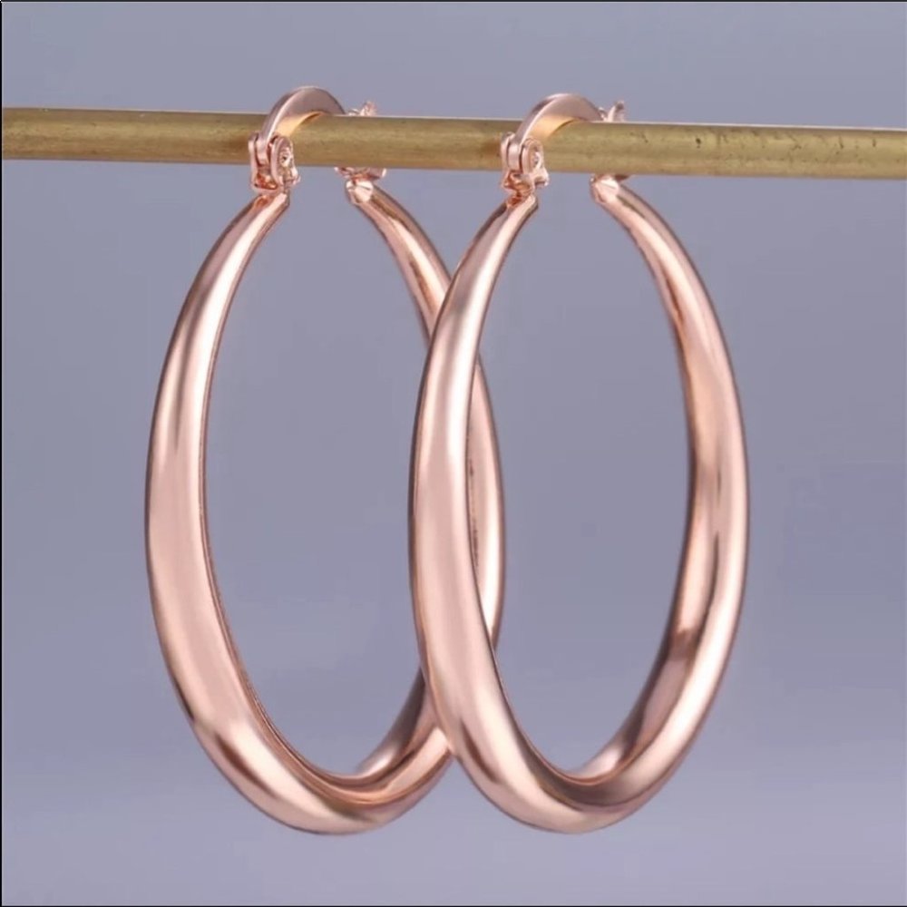 New Women’s 1.5 Round Hoop Rose Gold Earrings - Picture 2 of 2